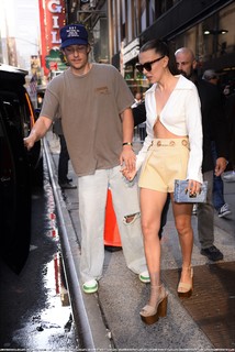 Millie Bobby Brown feet photo thumbnail
