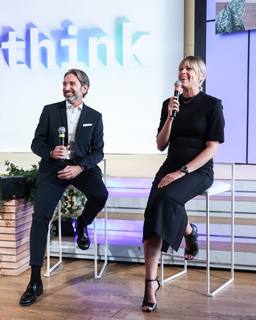 Federica Pellegrini feet photo thumbnail