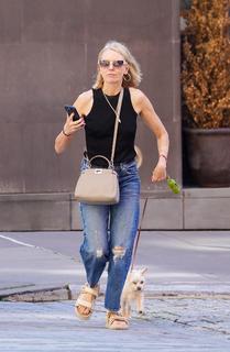 Naomi Watts feet photo thumbnail