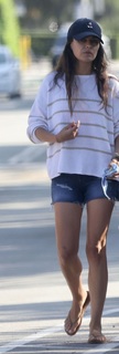 Mila Kunis feet photo thumbnail