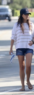 Mila Kunis feet photo thumbnail