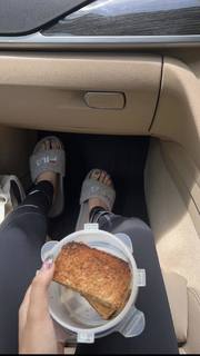 Anushka Sen feet photo thumbnail