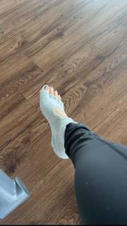Anushka Sen feet photo thumbnail