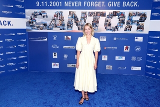 AnnaSophia Robb feet photo thumbnail
