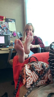 Kyle Unfug feet photo thumbnail