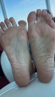 Kyle Unfug feet photo thumbnail