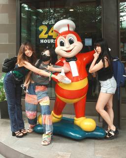 Imane Pokimane Anys feet photo thumbnail