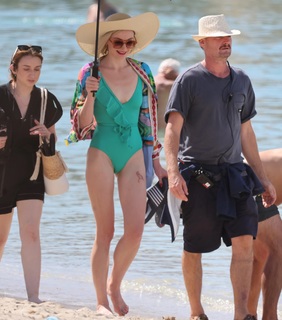 Sophie Turner feet photo thumbnail