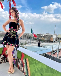 Vanessa Claudio feet photo thumbnail