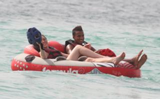 Helen Flanagan feet photo thumbnail