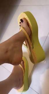 Isa Pes feet photo thumbnail