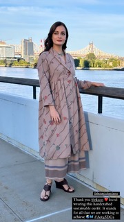 Dia Mirza feet photo thumbnail