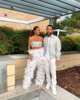 Chrissy Teigen feet photo thumbnail