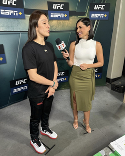 Megan Olivi feet photo thumbnail