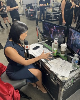Megan Olivi feet photo thumbnail