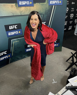 Megan Olivi feet photo thumbnail