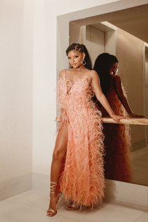 Halle Bailey feet photo thumbnail