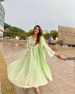Anushka Sen feet photo thumbnail