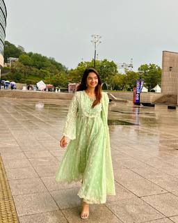 Anushka Sen feet photo thumbnail