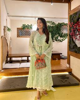 Anushka Sen feet photo thumbnail