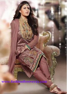 Jacqueline Fernandez feet photo thumbnail