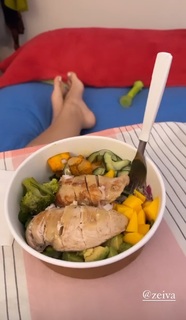 Kéfera Buchmann feet photo thumbnail