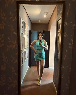 Kéfera Buchmann feet photo thumbnail