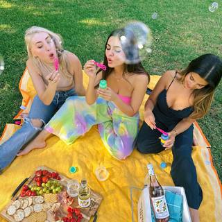 Victoria Justice feet photo thumbnail