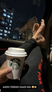 Hina Khan feet photo thumbnail