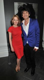 Kylie Minogue feet photo thumbnail