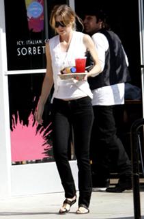 Ellen Pompeo feet photo thumbnail