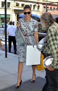 Jessica Alba feet photo thumbnail