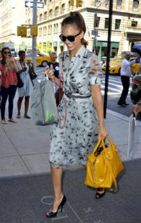 Jessica Alba feet photo thumbnail
