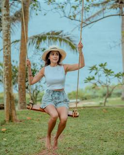 Shriya Saran feet photo thumbnail