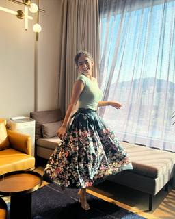 Anushka Sen feet photo thumbnail