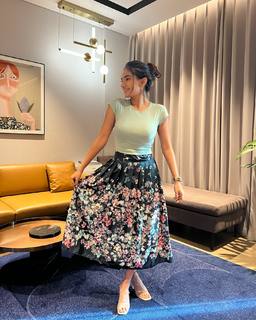 Anushka Sen feet photo thumbnail