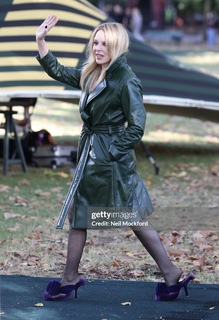 Kylie Minogue feet photo thumbnail