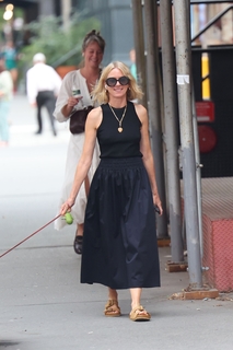 Naomi Watts feet photo thumbnail