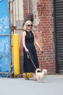 Naomi Watts feet photo thumbnail