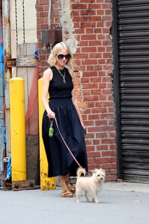 Naomi Watts feet photo thumbnail