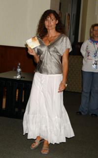 Minnie Driver feet photo thumbnail