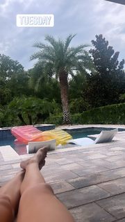Chelsea Green feet photo thumbnail