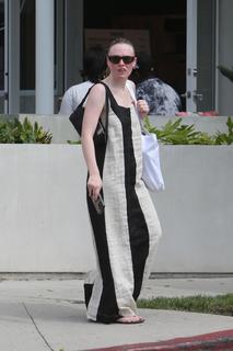 Dakota Fanning feet photo thumbnail