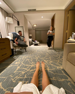 Jennie Garth feet photo thumbnail