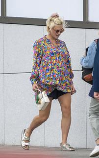 Pixie Lott feet photo thumbnail