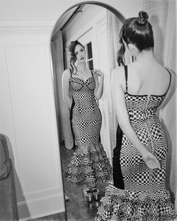 Laura Marano feet photo thumbnail