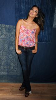 Shay Mitchell feet photo thumbnail