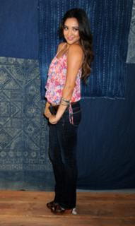 Shay Mitchell feet photo thumbnail