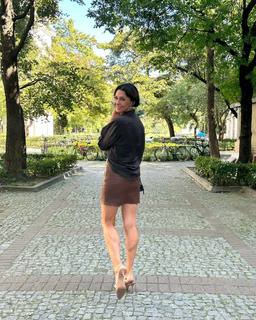 Anna Popek feet photo thumbnail