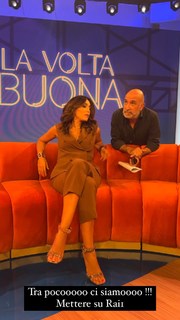 Caterina Balivo feet photo thumbnail